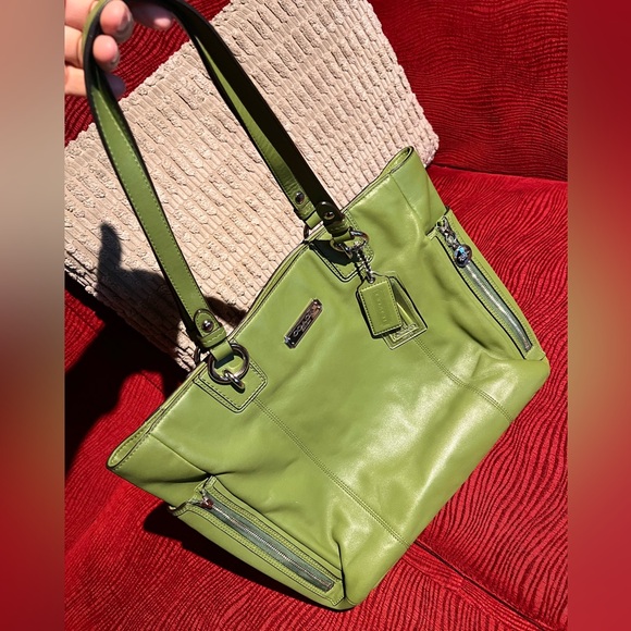 COACH Gallery Green Leather Zipper Pockets Double Handles Medium Tote Bag GUC!! - Picture 4 of 12
